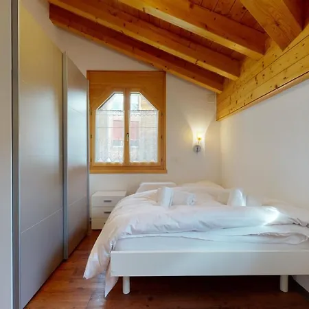 Octogon, 2 Bedrooms, Ideally Located In דירה *