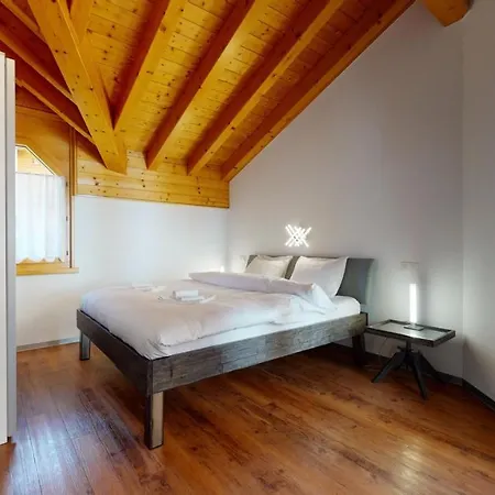 Octogon, 2 Bedrooms, Ideally Located In * לויקרבאד
