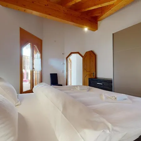 Octogon, 2 Bedrooms, Ideally Located In דירה לויקרבאד
